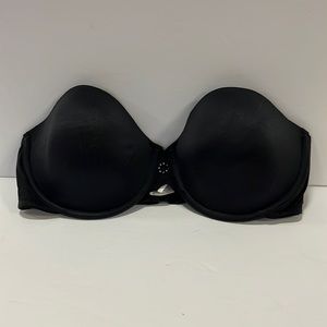 Black strapless bra